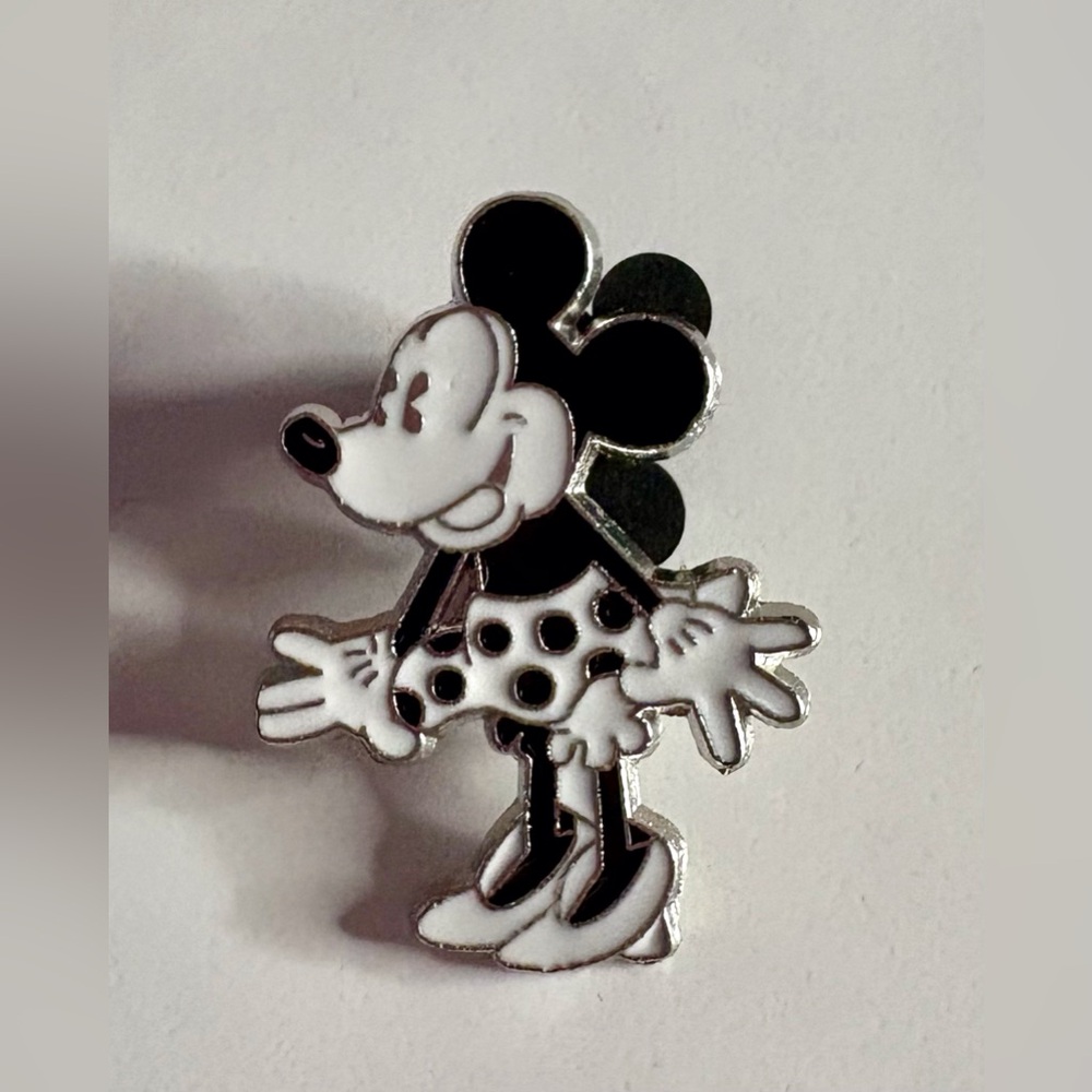 3/$25 Disney Trading Pins Minnie Mouse